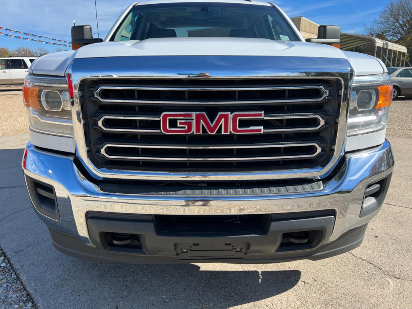 2017 White /Gray GMC Sierra 2500HD (1GT11REG3HF) with an 6.0L V8 Gas engine, 6-Speed Automatic transmission, located at 4520 Airline Hwy, Baton Rouge, LA, 70805, (225) 357-1497, 30.509325, -91.145432 - 2017 GMC Sierra 2500HD Crew Cab 6.0 V8 Gas, 8Ft Bed, 193K Miles, Power Windows, Locks & Mirrors, Cold A/C, Tow Pkg. NO IN HOUSE FINANCING. FOR INFO PLEASE CONTACT JEFF AT 225 357-1497 CHECK OUT OUR A+ RATING WITH THE BETTER BUSINESS BUREAU WE HAVE BEEN A FAMILY OWNED AND OPERATED BUSINESS AT THE S - Photo#2